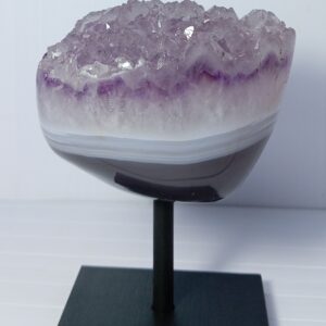 Geoda de Ágata con Borde de Amatista en Capas.