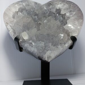 Geoda de Cuarzo Cristalino en Forma de Corazón