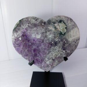 Geoda de Cuarzo Corazón con Cristales Púrpuras y Ágata