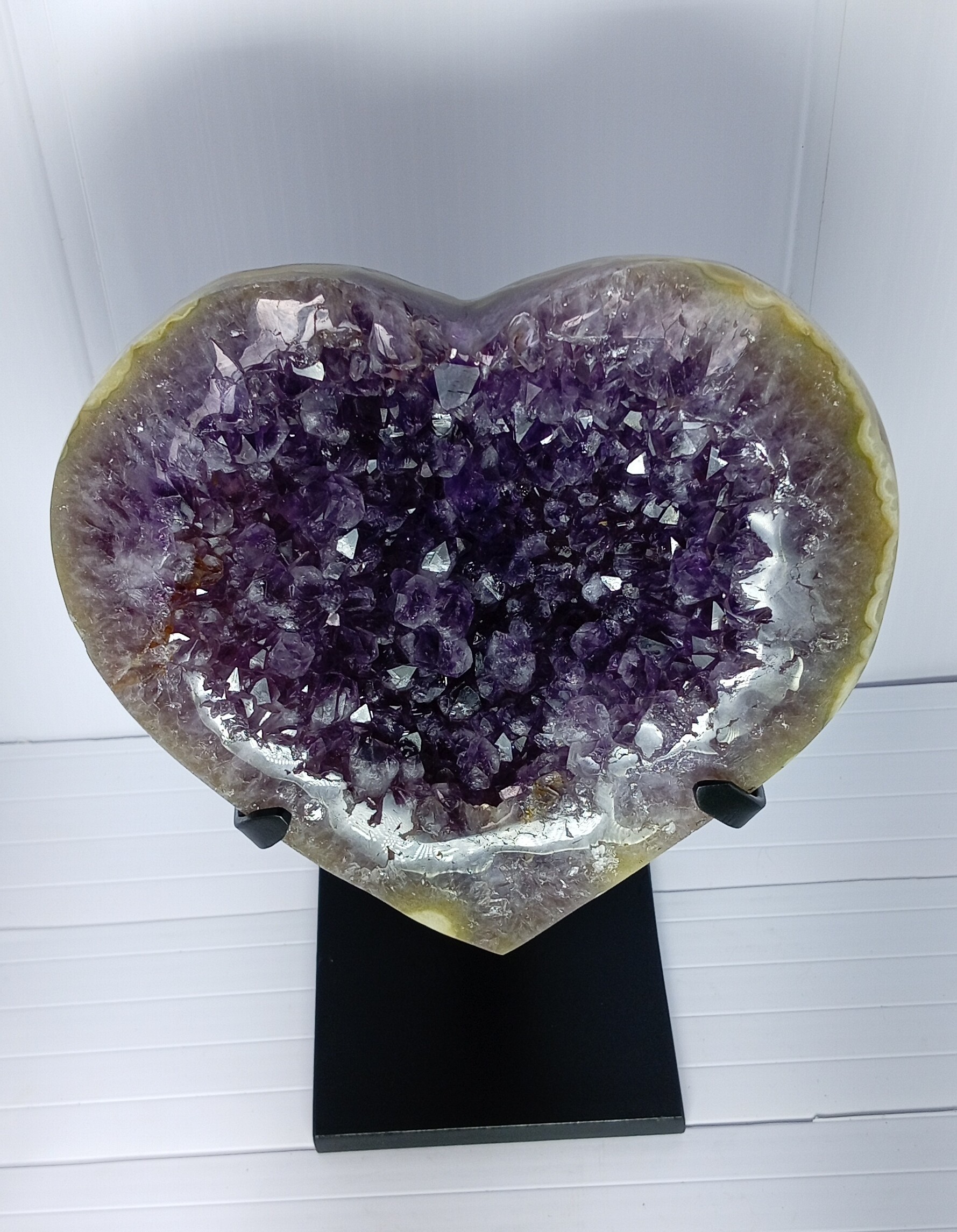 Corazón de Amatista Púrpura Profunda sobre Matriz de Ágata - Imagen 2