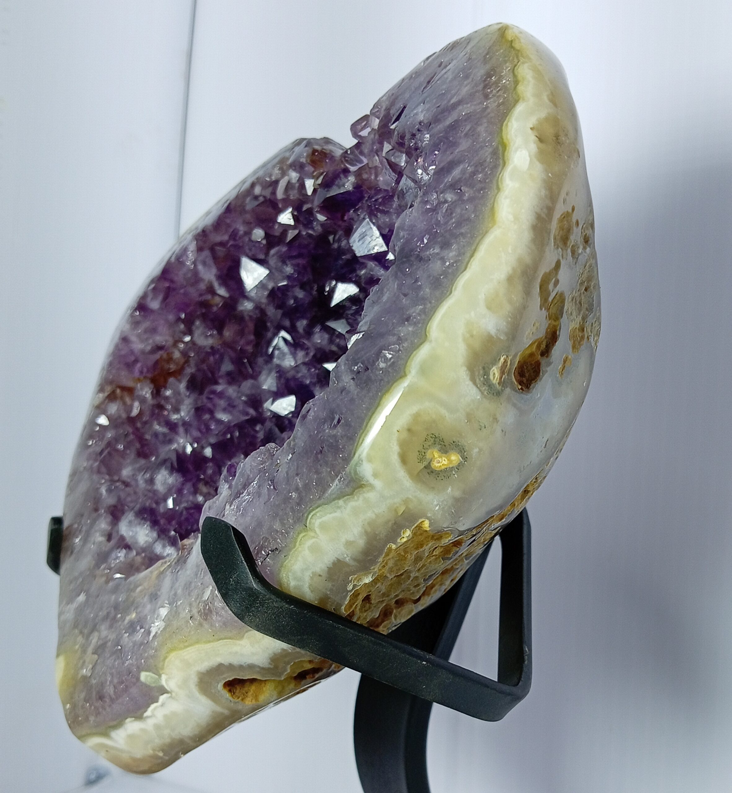 Corazón de Amatista Púrpura Profunda sobre Matriz de Ágata - Imagen 5